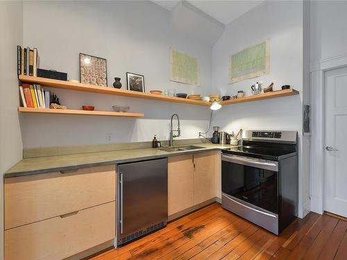737 Vancouver St, Victoria, BC - Indoor Photo Showing Kitchen With Double Sink