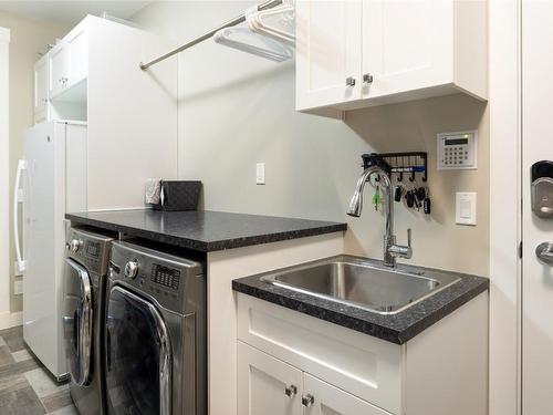 4300 Painted Turtle Drive, Vernon, BC - Indoor Photo Showing Laundry Room