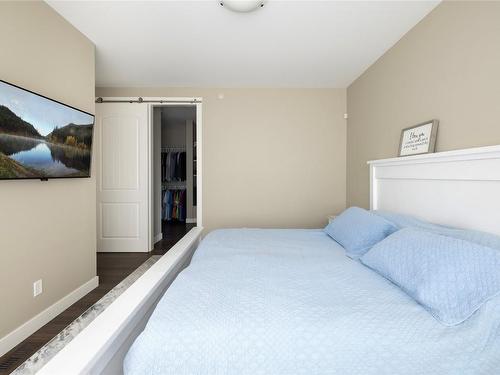 4300 Painted Turtle Drive, Vernon, BC - Indoor Photo Showing Bedroom