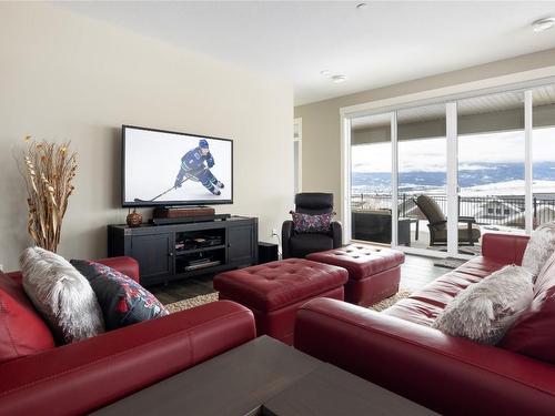 4300 Painted Turtle Drive, Vernon, BC - Indoor Photo Showing Living Room