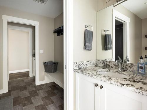 4300 Painted Turtle Drive, Vernon, BC - Indoor Photo Showing Bathroom