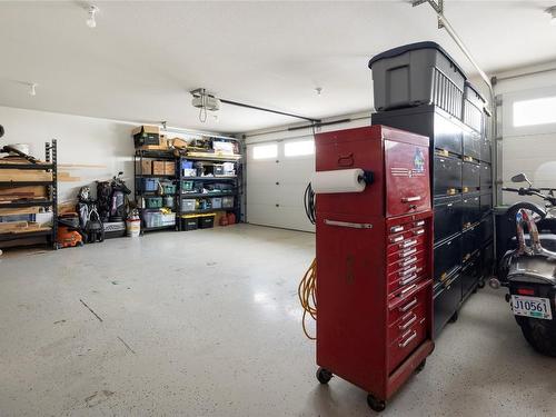 4300 Painted Turtle Drive, Vernon, BC - Indoor Photo Showing Garage
