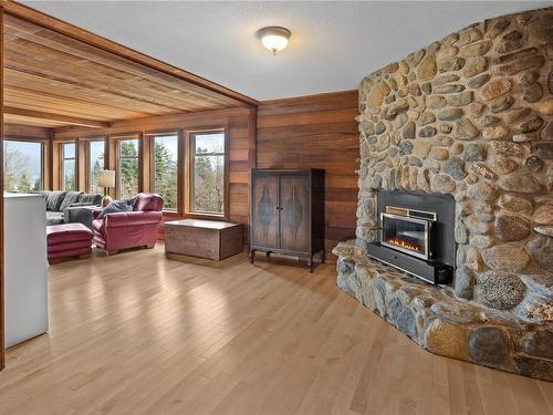 1354 Copper Mine Rd, Sooke, BC - Indoor Photo Showing Living Room With Fireplace