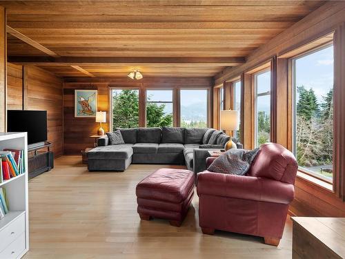 1354 Copper Mine Rd, Sooke, BC - Indoor Photo Showing Living Room