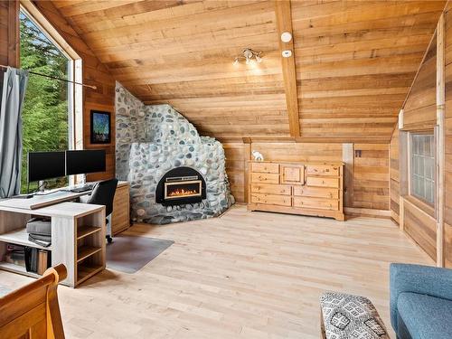 1354 Copper Mine Rd, Sooke, BC - Indoor With Fireplace