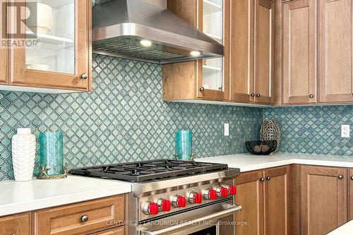 40 Meteorite Street, Richmond Hill, ON - Indoor Photo Showing Kitchen With Upgraded Kitchen