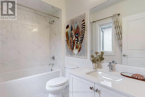 40 Meteorite St, Richmond Hill, ON - Indoor Photo Showing Bathroom