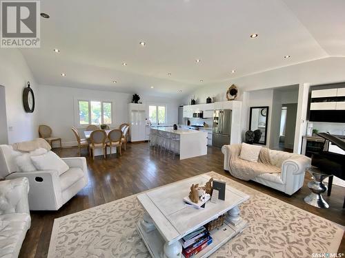 837 Prospect Avenue, Oxbow, SK - Indoor Photo Showing Living Room