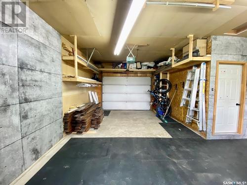 837 Prospect Avenue, Oxbow, SK - Indoor Photo Showing Garage