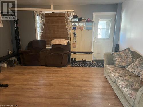 293 11 Street E, Owen Sound, ON - Indoor Photo Showing Living Room