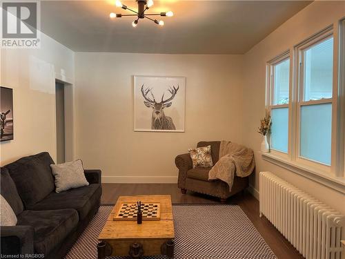 109 Colborne Street S, Walkerton, ON - Indoor Photo Showing Living Room