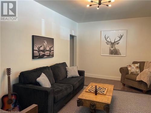 109 Colborne Street S, Walkerton, ON - Indoor Photo Showing Living Room