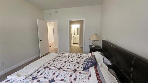 B 124 Pleasant Valley Drive, Pelican Lake, MB - Indoor Photo Showing Bedroom