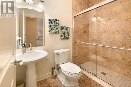 1225 Riverside Unit# 805, Windsor, ON - Indoor Photo Showing Bathroom