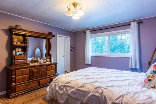 1110 Highway 22, Rossland, BC - Indoor Photo Showing Bedroom