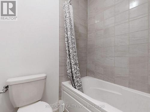 2856 Foxden Sq, Pickering, ON - Indoor Photo Showing Bathroom