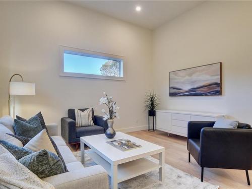 1422 Sandstone Lane, Langford, BC - Indoor Photo Showing Living Room