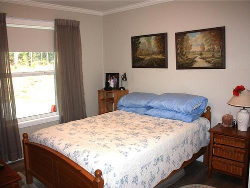 450\460 Rembar Rd, Qualicum Beach, BC - Indoor Photo Showing Bedroom