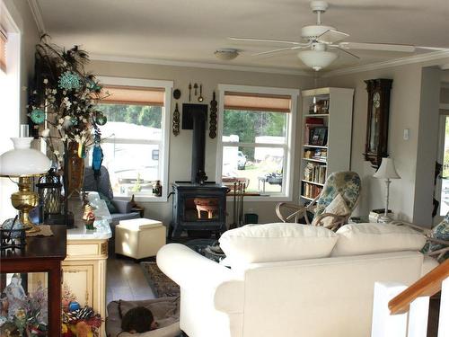 450\460 Rembar Rd, Qualicum Beach, BC - Indoor Photo Showing Living Room With Fireplace