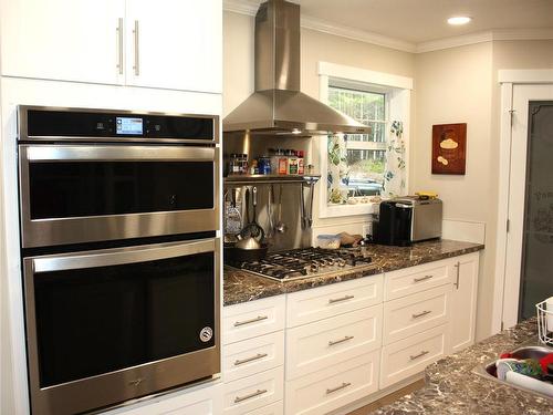 450\460 Rembar Rd, Qualicum Beach, BC - Indoor Photo Showing Kitchen With Upgraded Kitchen