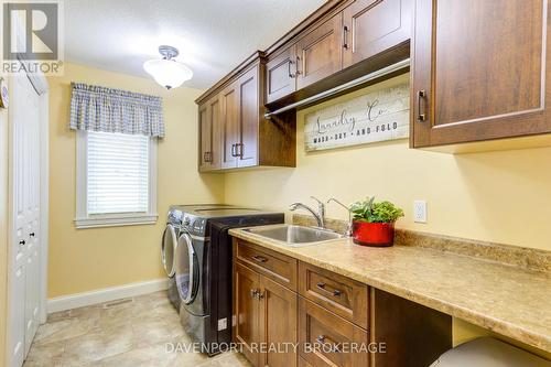 98 Regency Drive, Minto, ON - Indoor Photo Showing Laundry Room