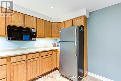 98 Regency Drive, Minto, ON - Indoor Photo Showing Kitchen