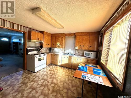 132 2Nd Street E, Glaslyn, SK - Indoor Photo Showing Kitchen