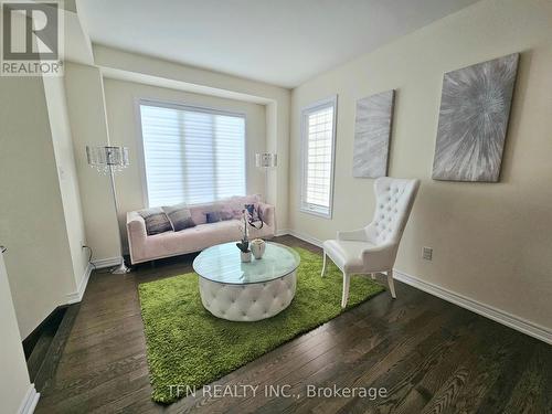 1950 Donald Cousens Parkway, Markham, ON - Indoor Photo Showing Living Room