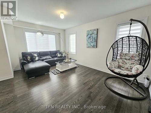 1950 Donald Cousens Pkwy, Markham, ON - Indoor Photo Showing Living Room