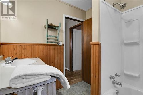 68 Gananoque Lake Road, Gananoque, ON - Indoor Photo Showing Bathroom