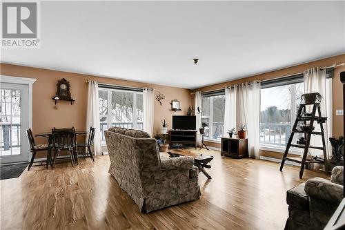 68 Gananoque Lake Road, Gananoque, ON - Indoor Photo Showing Living Room