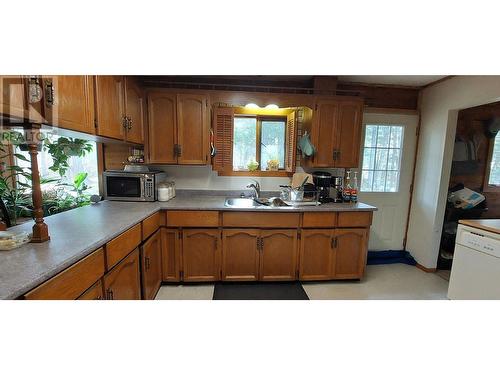 2637 Gibbs Road, Hagensborg, BC - Indoor Photo Showing Kitchen With Double Sink