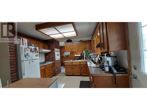 2637 Gibbs Road, Hagensborg, BC - Indoor Photo Showing Kitchen