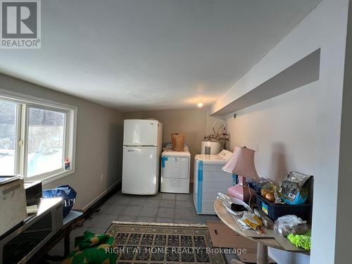 34 Broadview Street, Collingwood, ON - Indoor Photo Showing Laundry Room