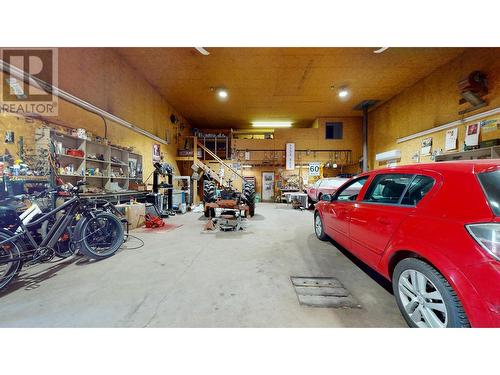 7762 Island Road, Oliver, BC - Indoor Photo Showing Garage