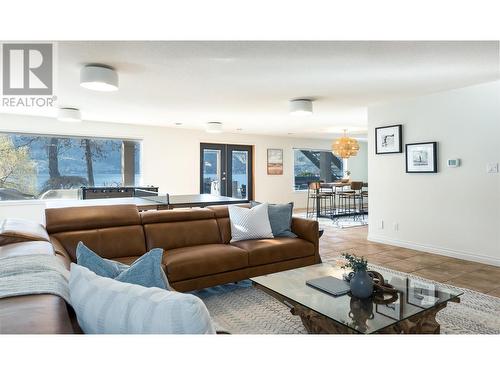 8349 Okanagan Landing Road, Vernon, BC - Indoor Photo Showing Living Room