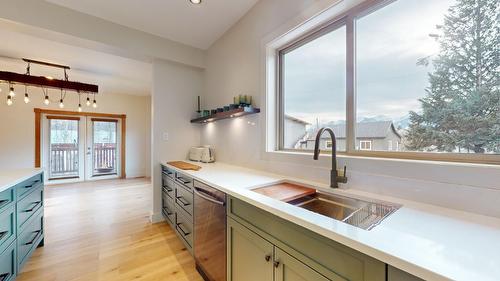 802 8Th Avenue, Fernie, BC - Indoor Photo Showing Kitchen With Double Sink