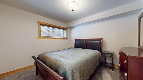 802 8Th Avenue, Fernie, BC - Indoor Photo Showing Bedroom