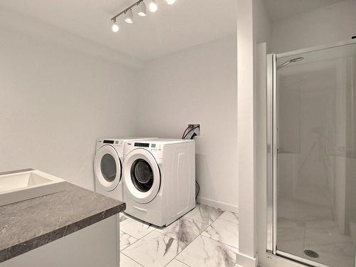 Salle de bains - 173 Rue Des Parulines, Val-D'Or, QC - Indoor Photo Showing Laundry Room