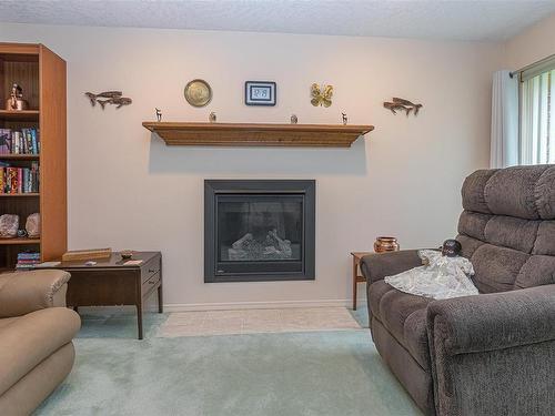 3597 Arbutus Dr North, Cobble Hill, BC - Indoor Photo Showing Living Room With Fireplace