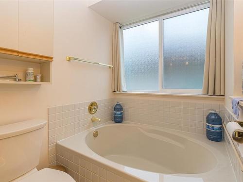 3597 Arbutus Dr North, Cobble Hill, BC - Indoor Photo Showing Bathroom