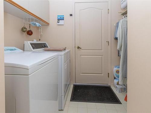 3597 Arbutus Dr North, Cobble Hill, BC - Indoor Photo Showing Laundry Room