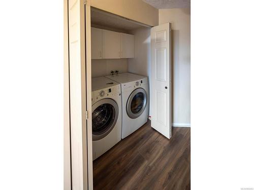 212-3008 Washington Ave, Victoria, BC - Indoor Photo Showing Laundry Room