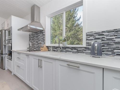 2996 Dolphin Dr, Nanoose Bay, BC - Indoor Photo Showing Kitchen With Upgraded Kitchen
