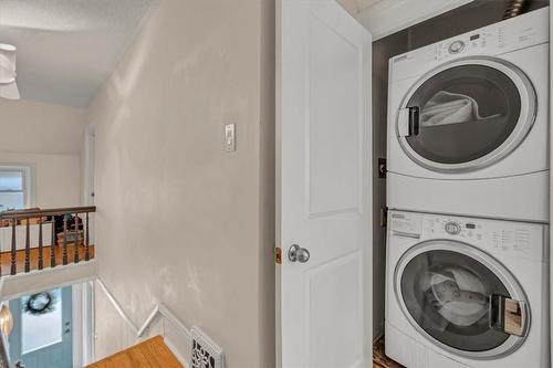 18 Mountain Street, Grimsby, ON - Indoor Photo Showing Laundry Room