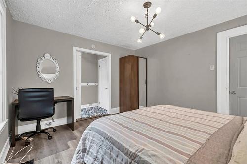 18 Mountain Street, Grimsby, ON - Indoor Photo Showing Bedroom