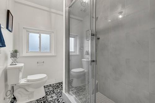 18 Mountain Street, Grimsby, ON - Indoor Photo Showing Bathroom