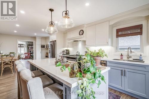291 Nida Drive, Georgina, ON - Indoor Photo Showing Kitchen With Upgraded Kitchen