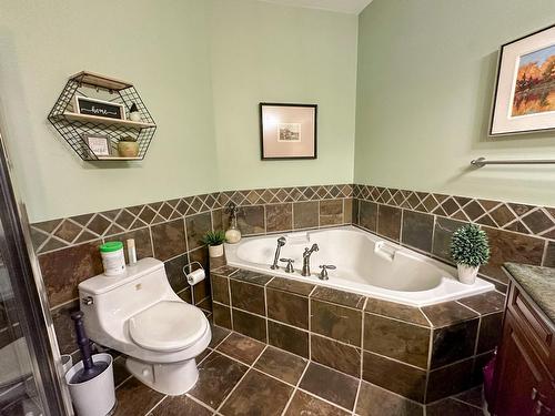 108 - 880 Lakeview Drive, Windermere, BC - Indoor Photo Showing Bathroom