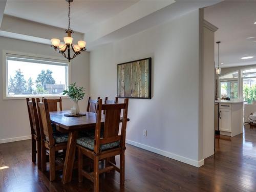 858 Woodhaven Place, Kelowna, BC - Indoor Photo Showing Dining Room